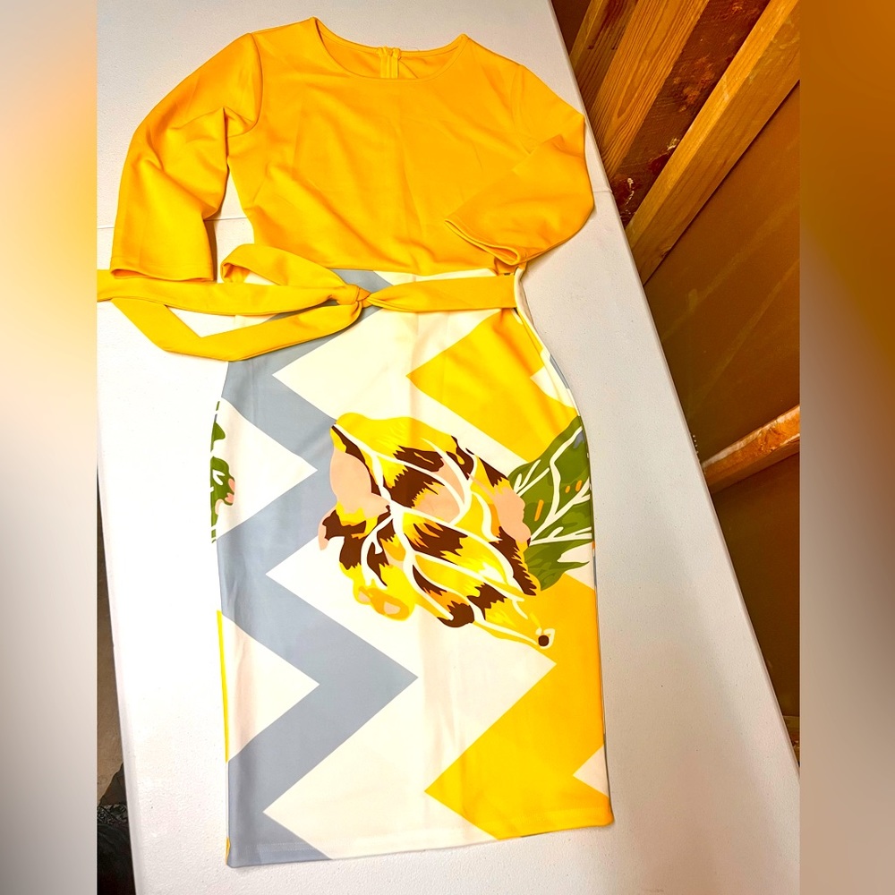 Yellow Floral Print Bodycon Dress, size L.